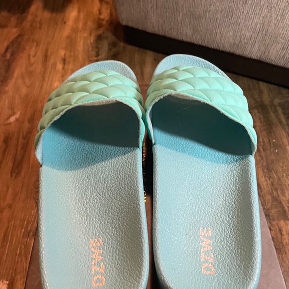 Sandals - Picture 3 of 3